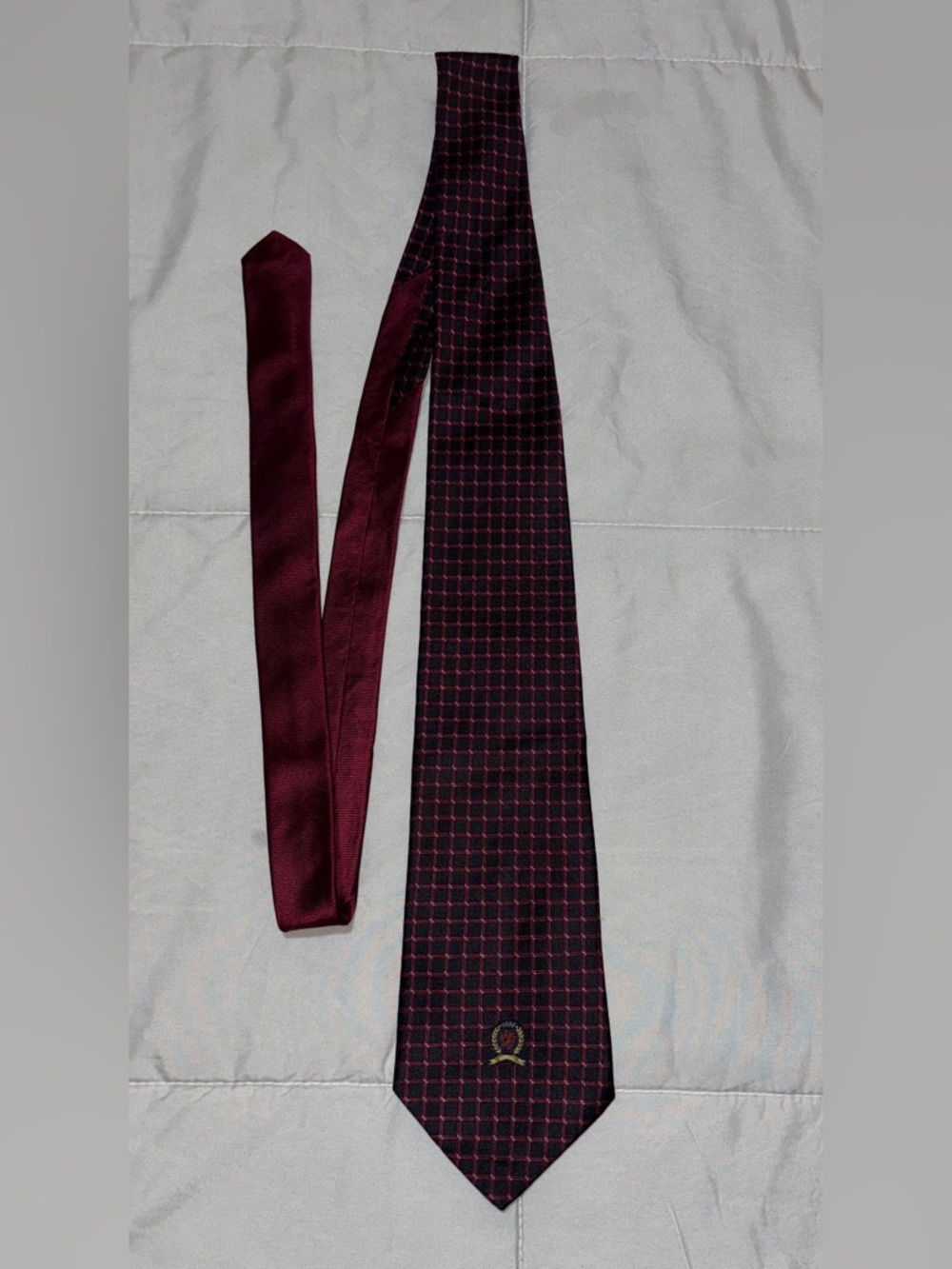 VINTAGE Tommy Hilfiger Mens Silk Blue/Red Geometric Neck Tie